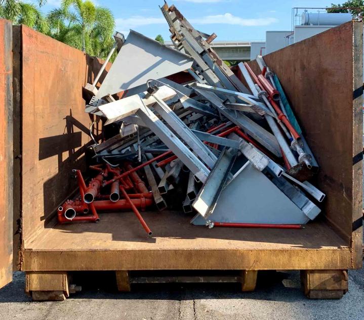 Nous proposons nos bennes pour un débarras Diogène. 